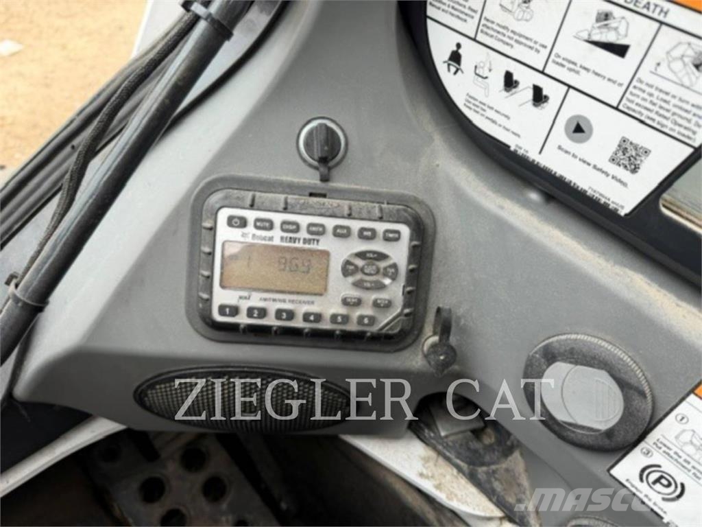 Bobcat T870 Kāpurķēžu iekrāvēji