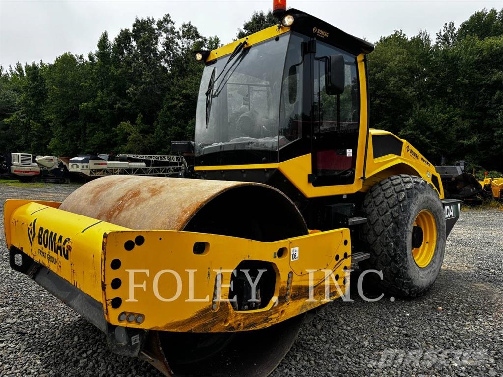 Bomag BW 211 D-5 Rodillos de un solo tambor
