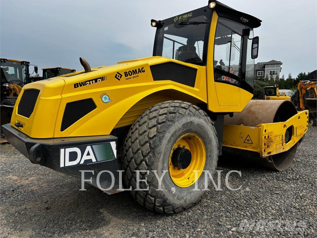 Bomag BW 211 D-5 Rodillos de un solo tambor