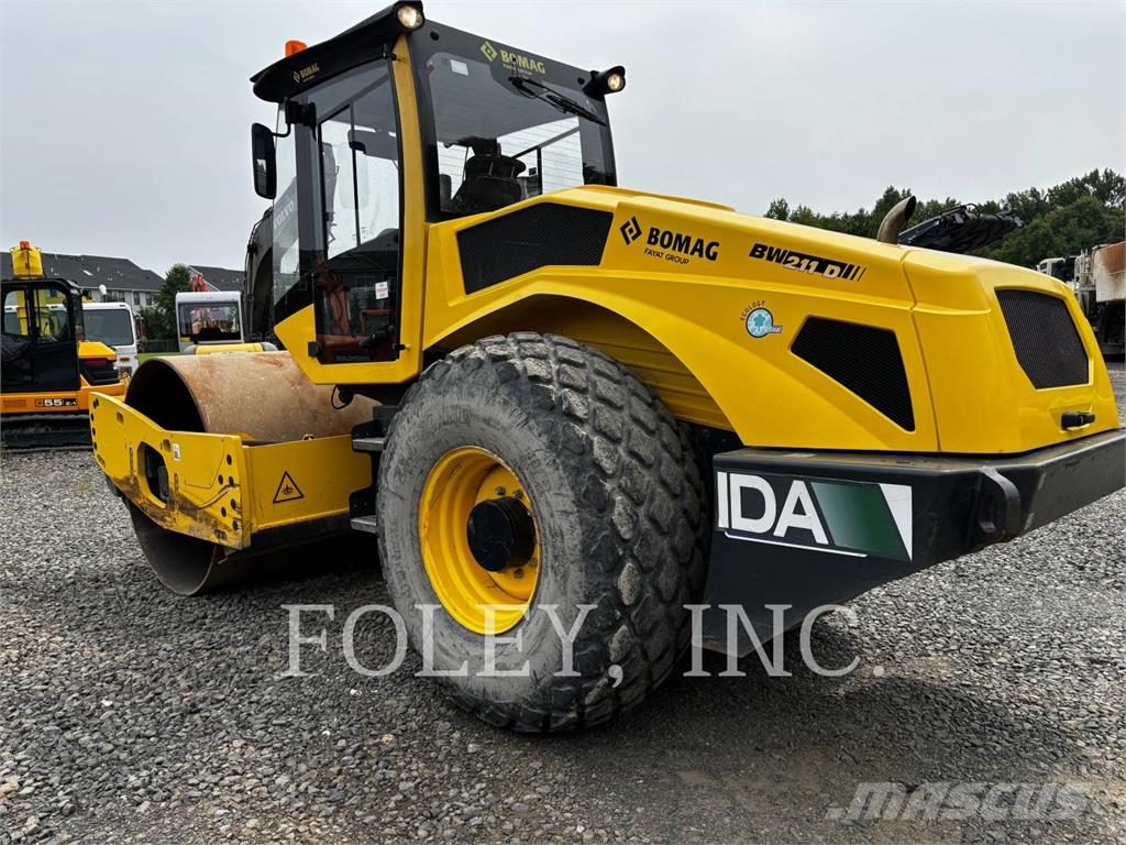 Bomag BW 211 D-5 Rodillos de un solo tambor