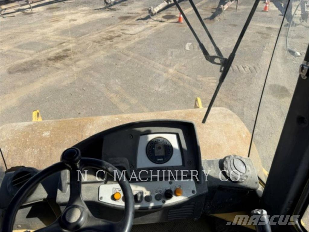 Bomag BW213 Asfalta klājēji