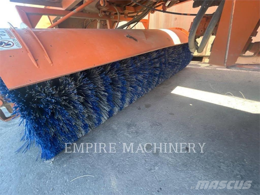 Broce CR350D BR Вакуумные уборочные машины