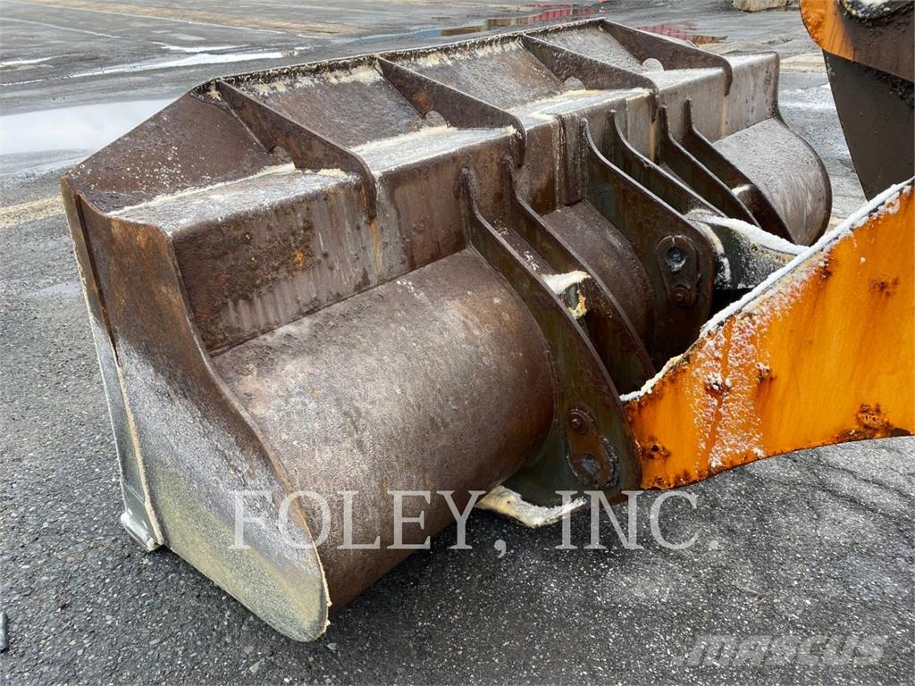 CASE 921G Колесни товарачи