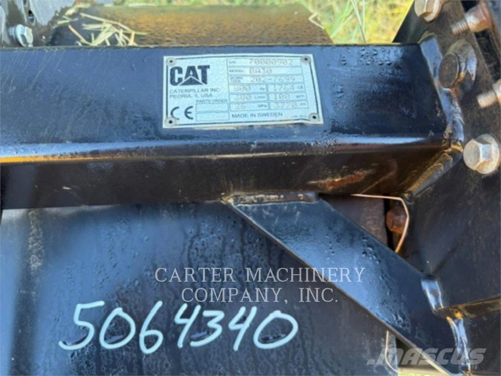CAT Articulated boom lifts