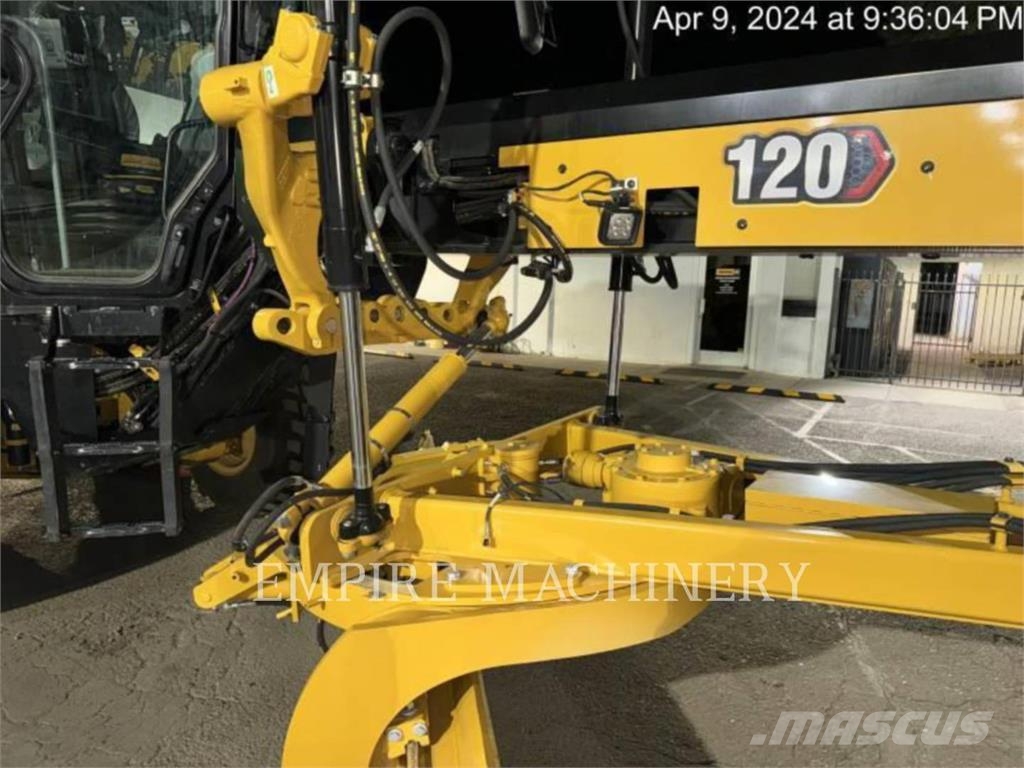 CAT 120-14 AWD Gréderek