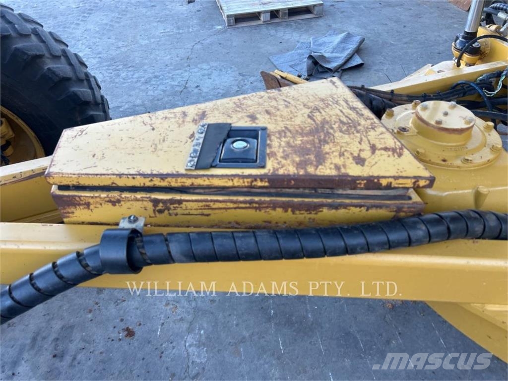 CAT 12M Niveleuse
