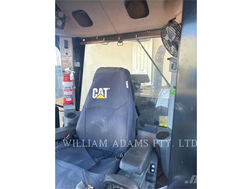CAT 12M Niveleuse