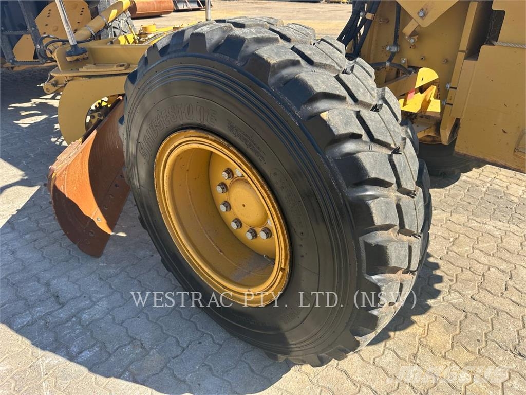 CAT 12M Greiderid