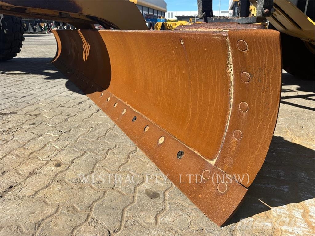 CAT 12M Greiderid