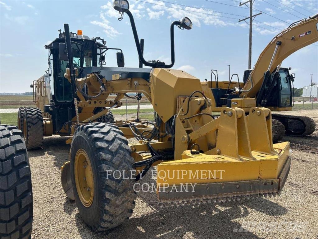 CAT 12M3AWD Грейдери