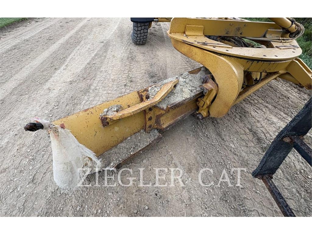 CAT 140H Graders