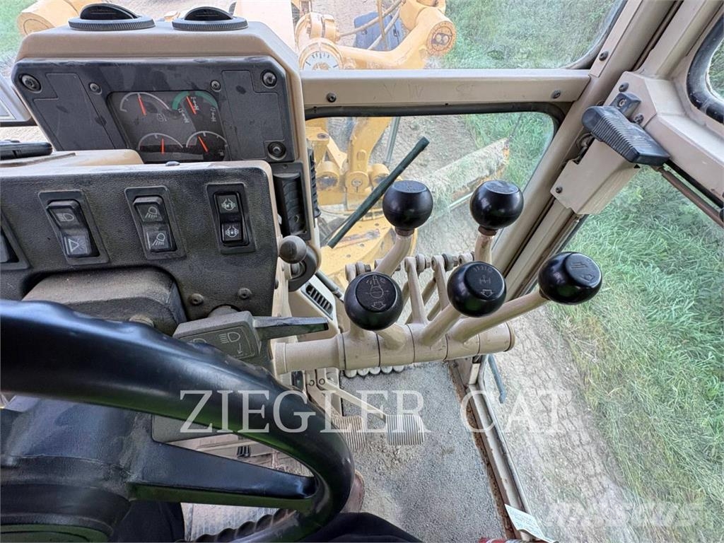 CAT 140H Graders