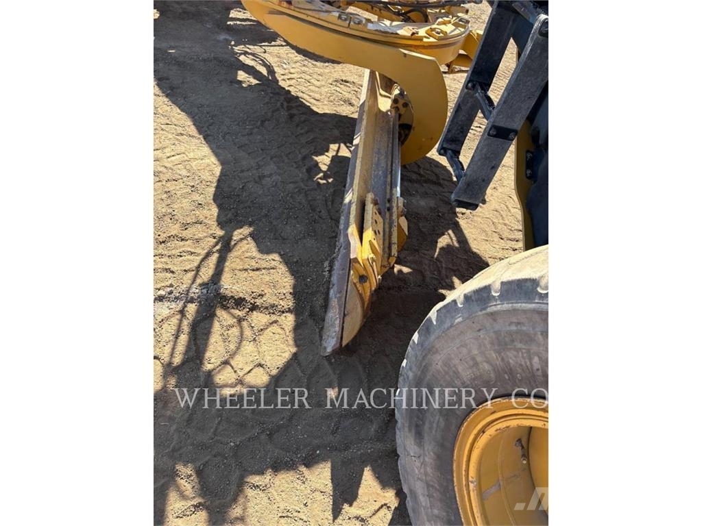 CAT 140M2 CROS Grader