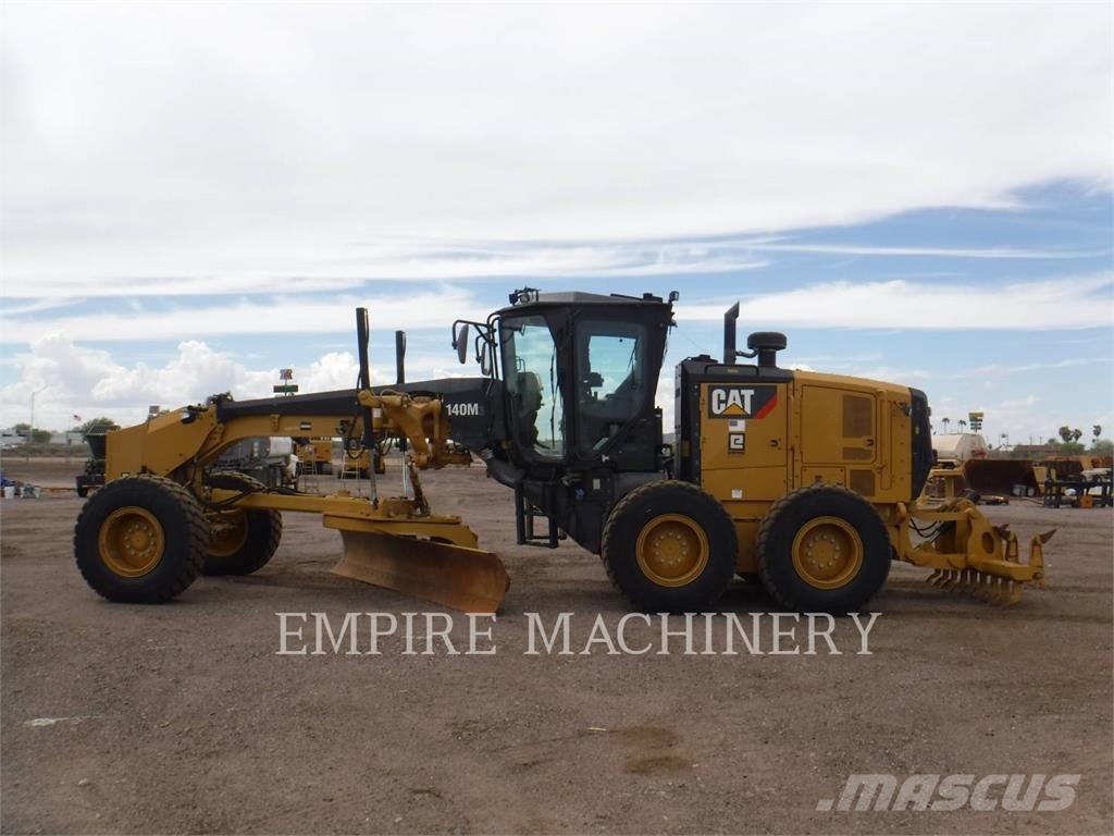 CAT 140M3 معدات تمهيد الطرق
