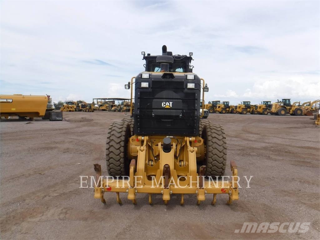 CAT 140M3 معدات تمهيد الطرق