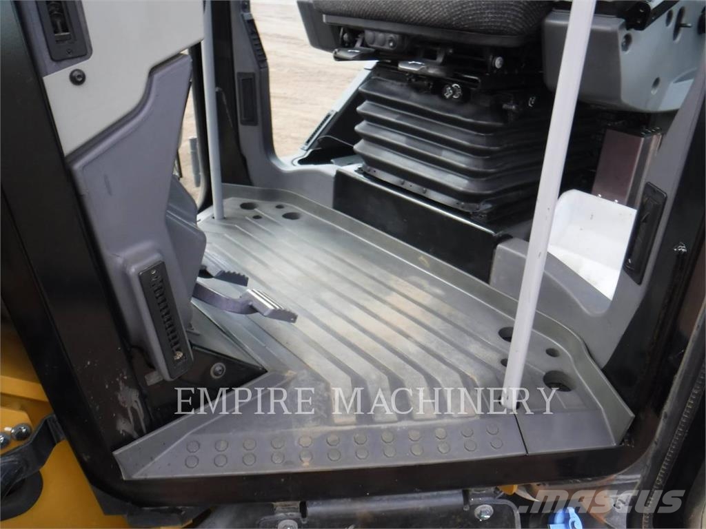 CAT 140M3 معدات تمهيد الطرق