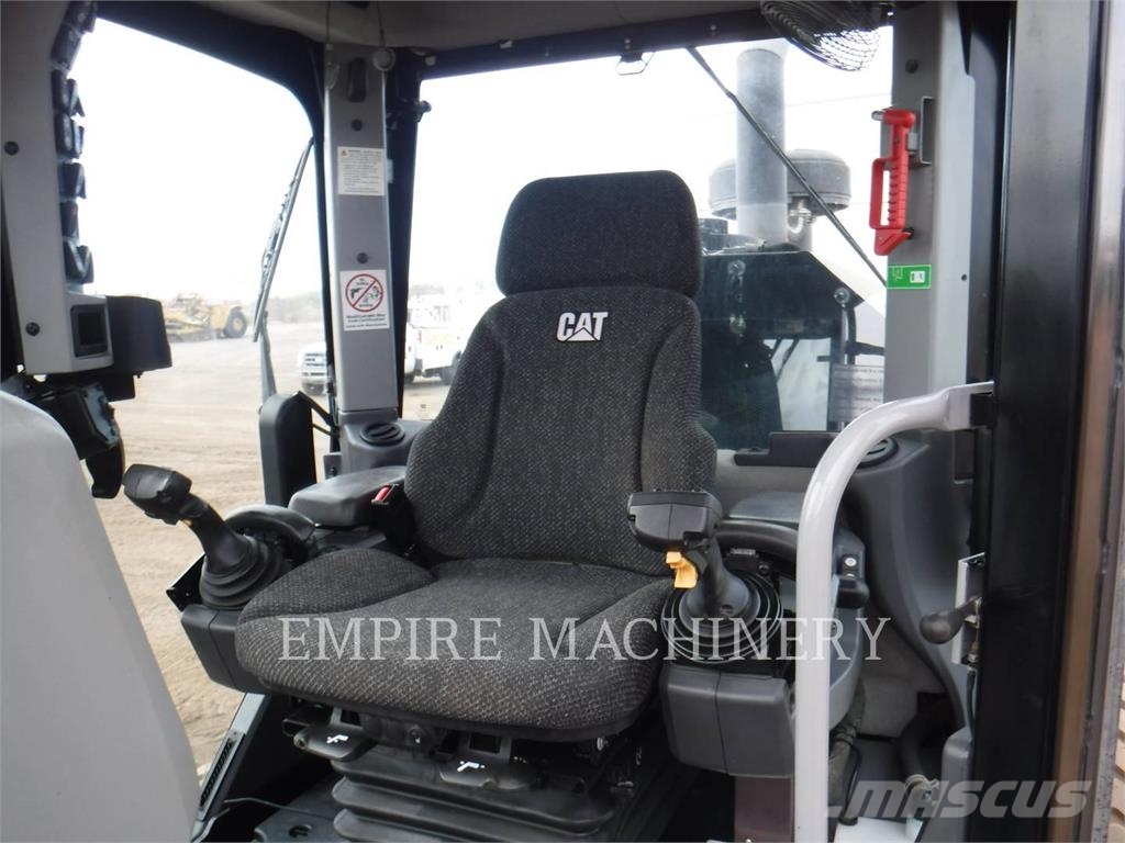 CAT 140M3 معدات تمهيد الطرق