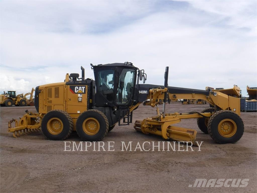 CAT 140M3 معدات تمهيد الطرق