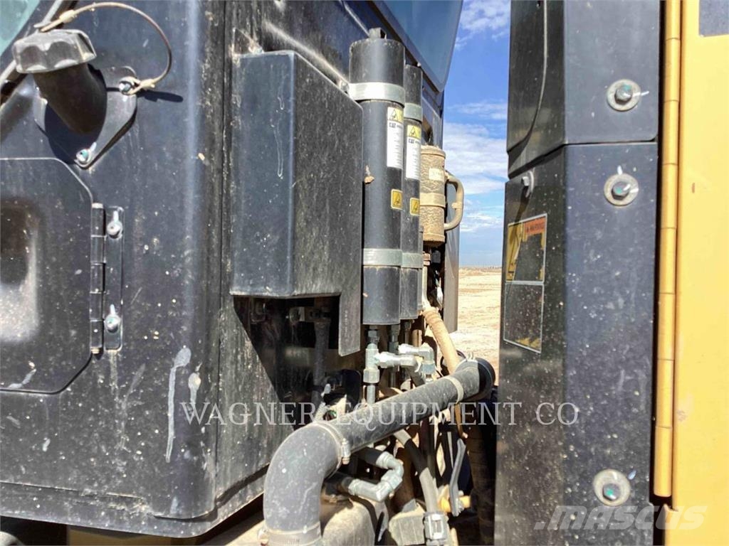 CAT 140M3 AWD Grederji