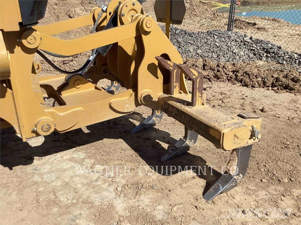 CAT 140M3 AWD Grederji