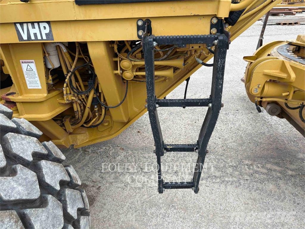 CAT 14H Graders