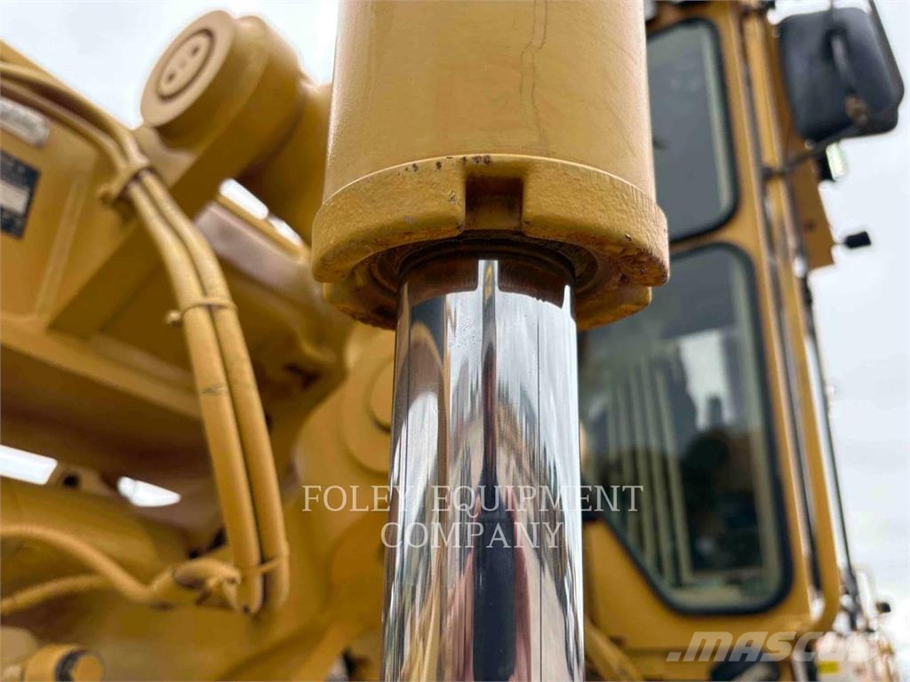 CAT 14H Graders