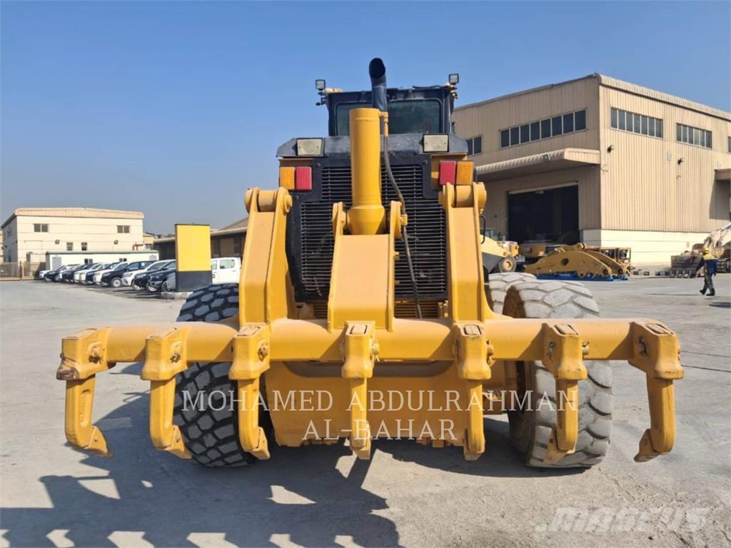 CAT 14M معدات تمهيد الطرق