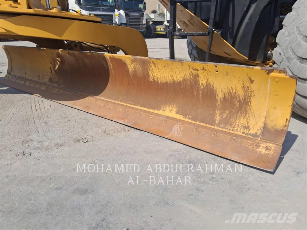 CAT 14M معدات تمهيد الطرق
