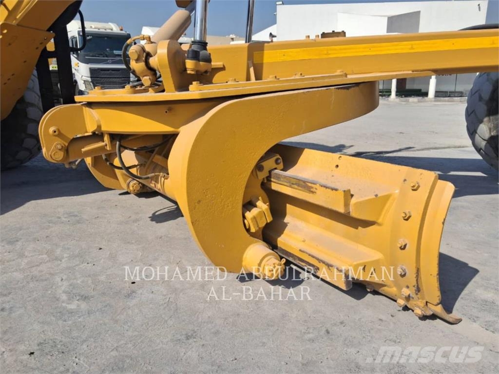 CAT 14M معدات تمهيد الطرق