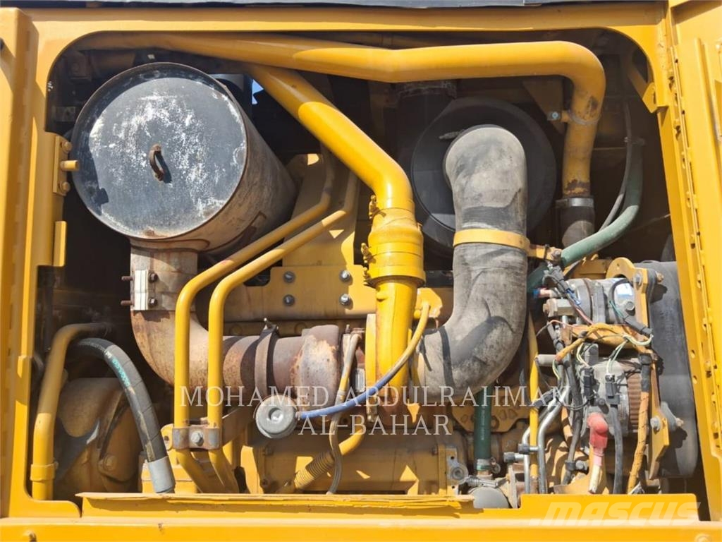 CAT 14M معدات تمهيد الطرق