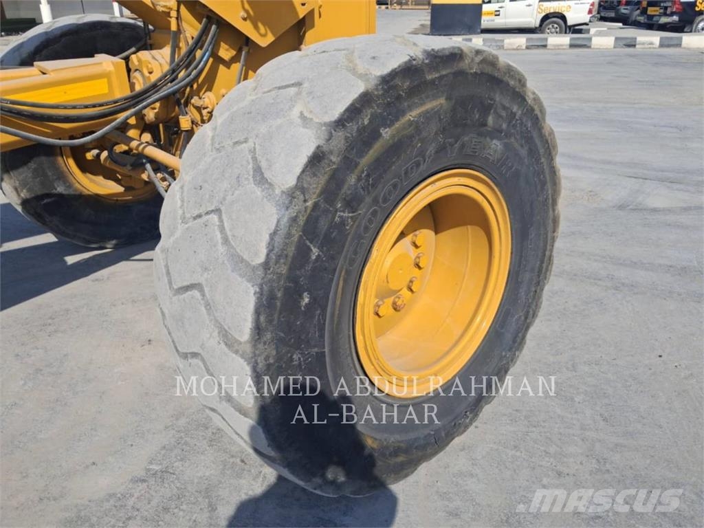 CAT 14M معدات تمهيد الطرق