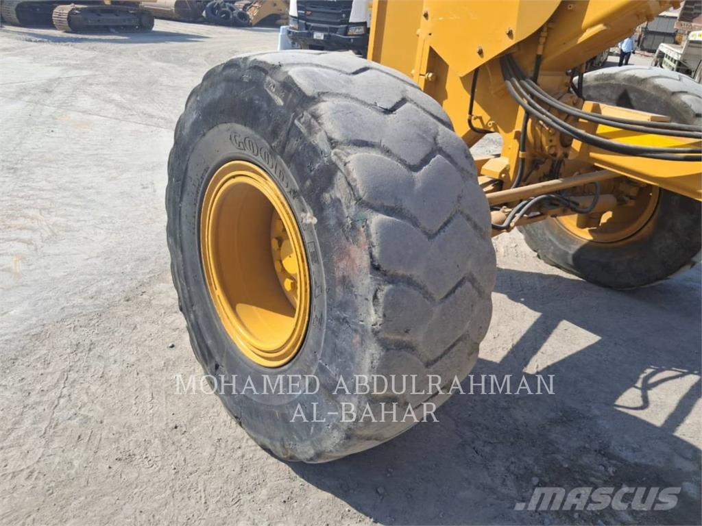 CAT 14M معدات تمهيد الطرق