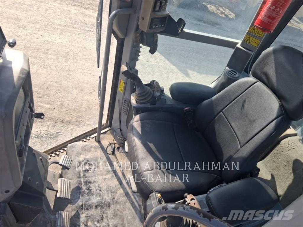 CAT 14M معدات تمهيد الطرق
