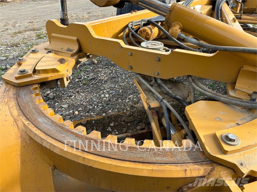 CAT 14M معدات تمهيد الطرق