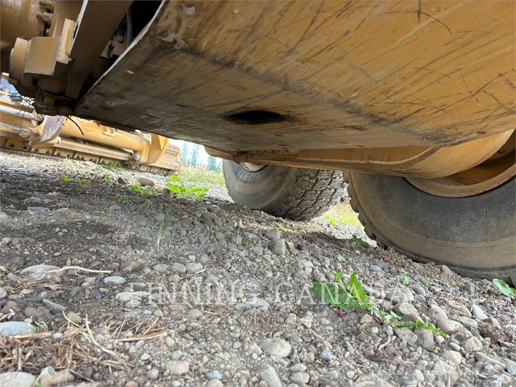 CAT 14M معدات تمهيد الطرق