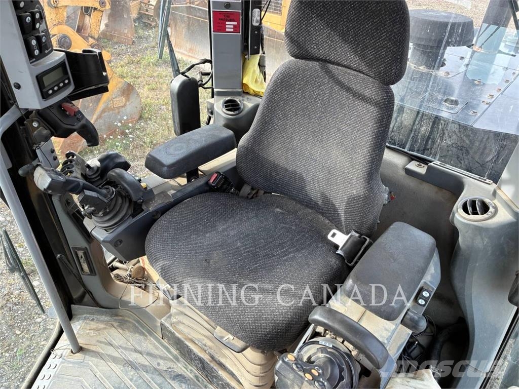CAT 14M معدات تمهيد الطرق
