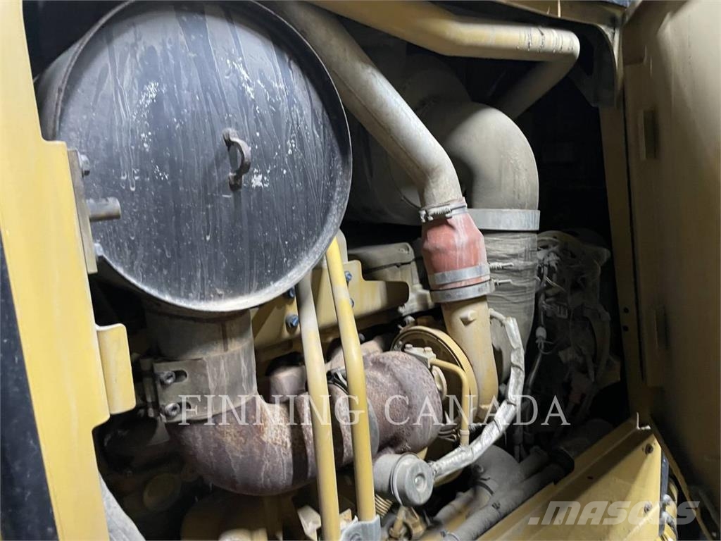 CAT 14M معدات تمهيد الطرق