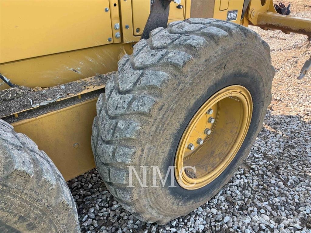 CAT 150-15AWD Greideriai