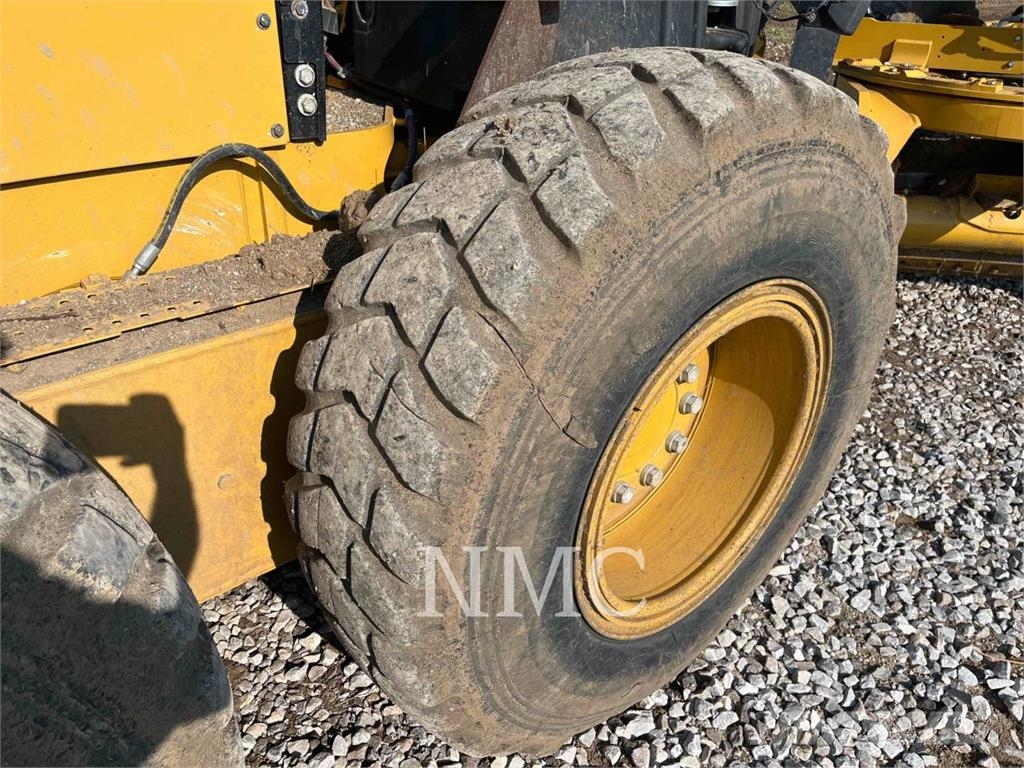 CAT 150-15AWD Greideriai