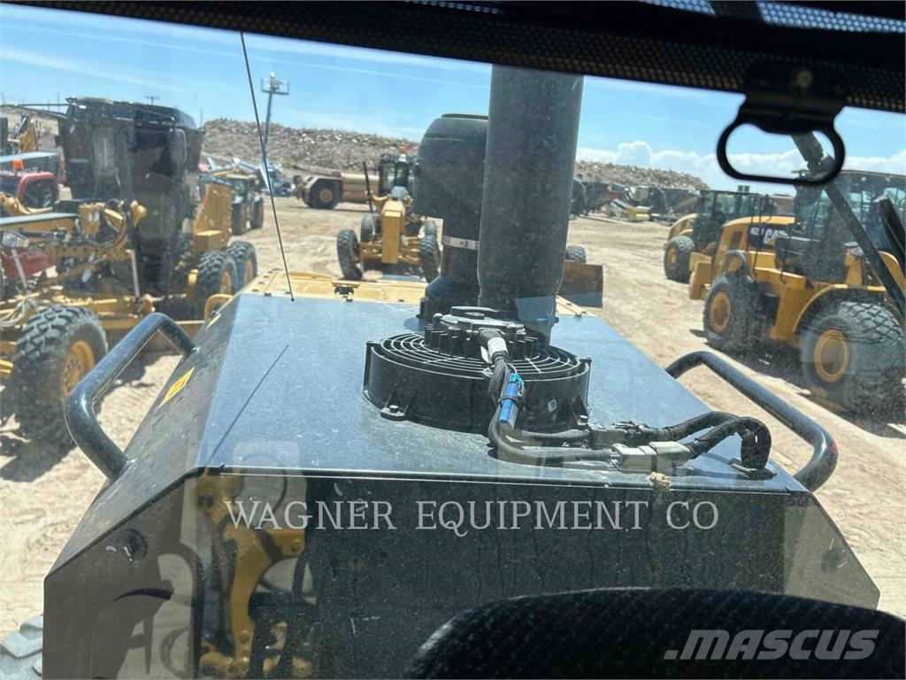 CAT 150 AWD معدات تمهيد الطرق
