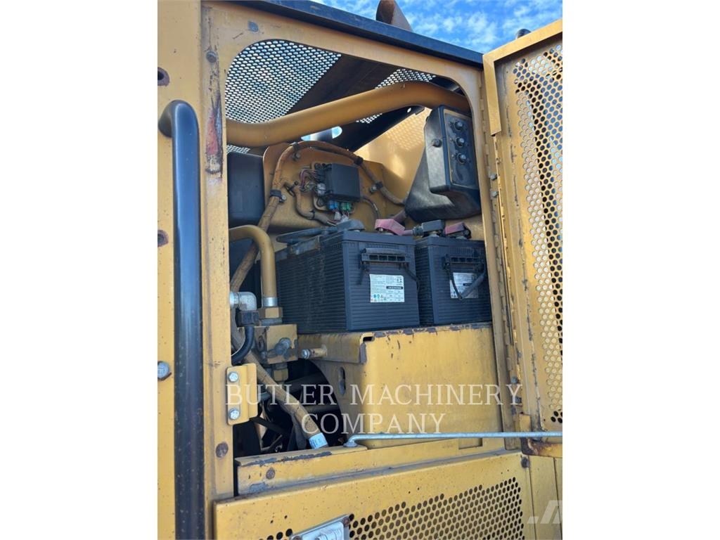 CAT 16M Grederji
