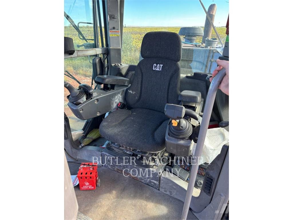 CAT 16M Grederji