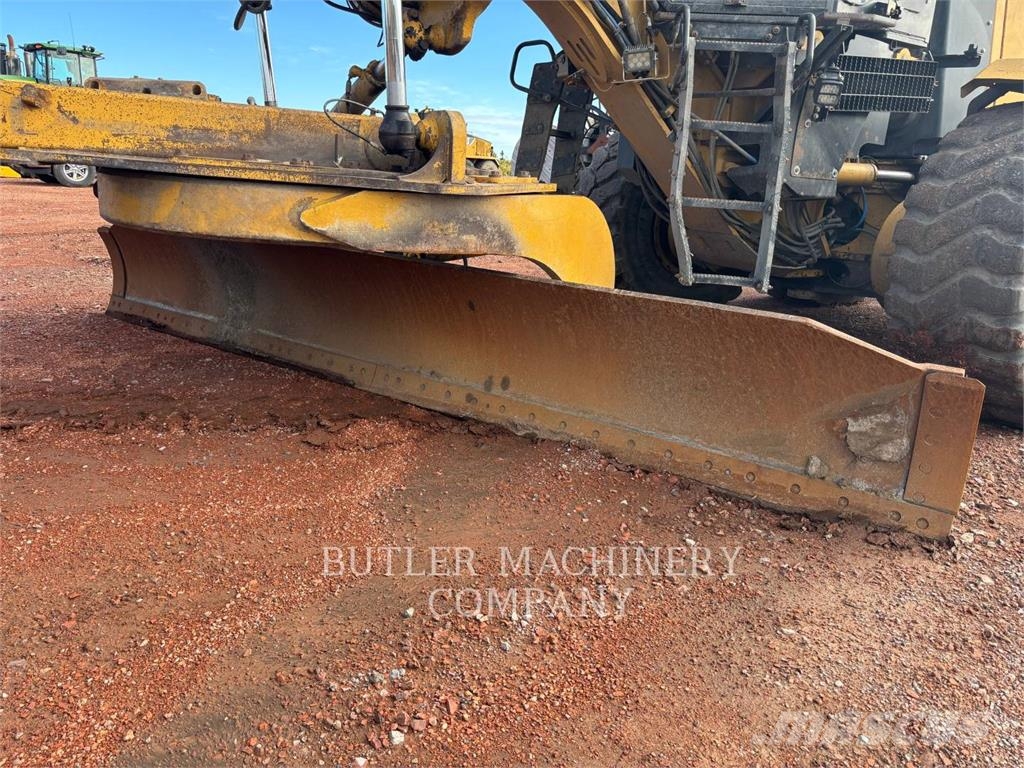 CAT 16M Graders