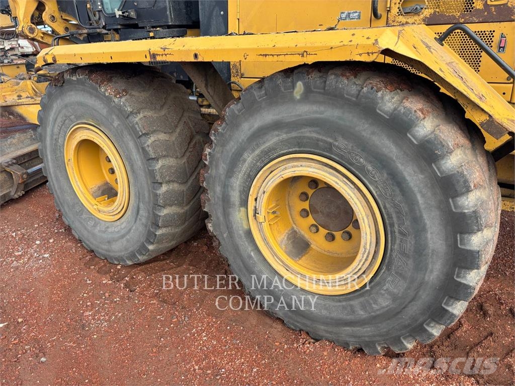CAT 16M Graders