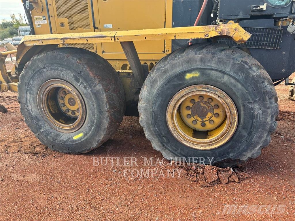 CAT 16M Graders
