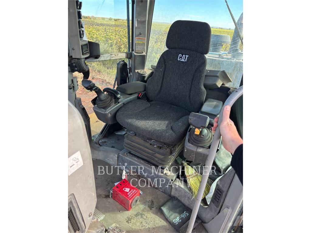 CAT 16M Grederji