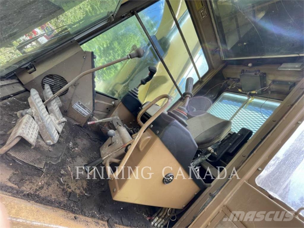 CAT 215C Kāpurķēžu ekskavatori