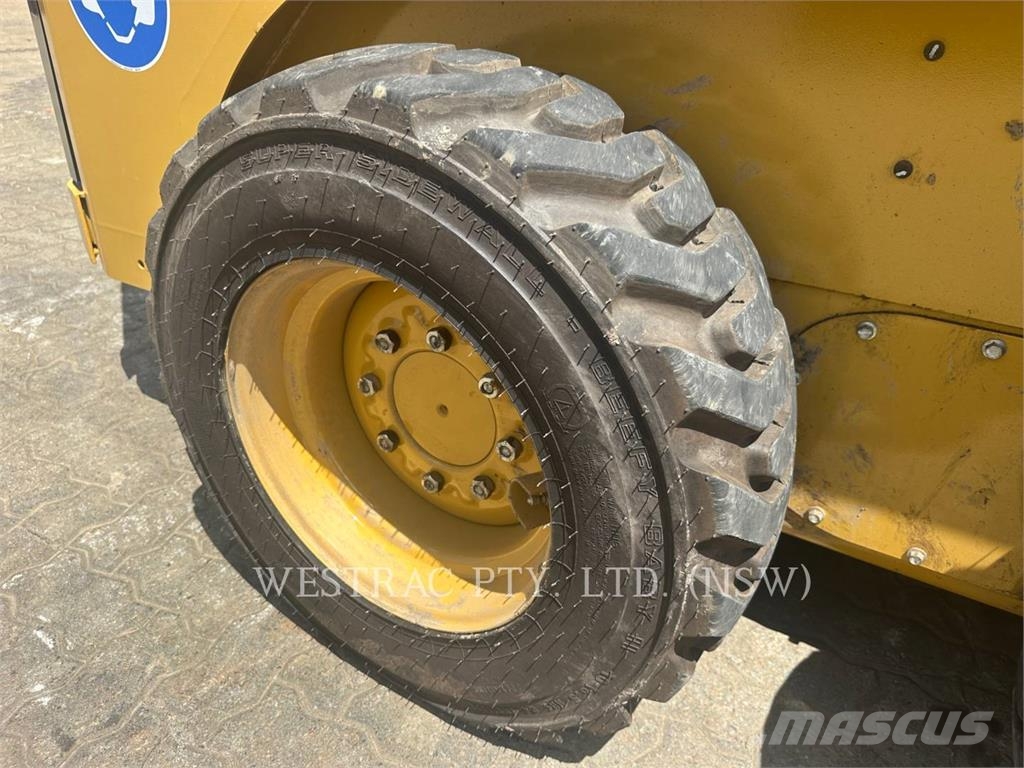 CAT 216B3 Kompaktrakodók