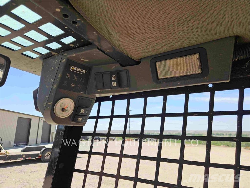 CAT 226B3 Skid steer mini nakladalci