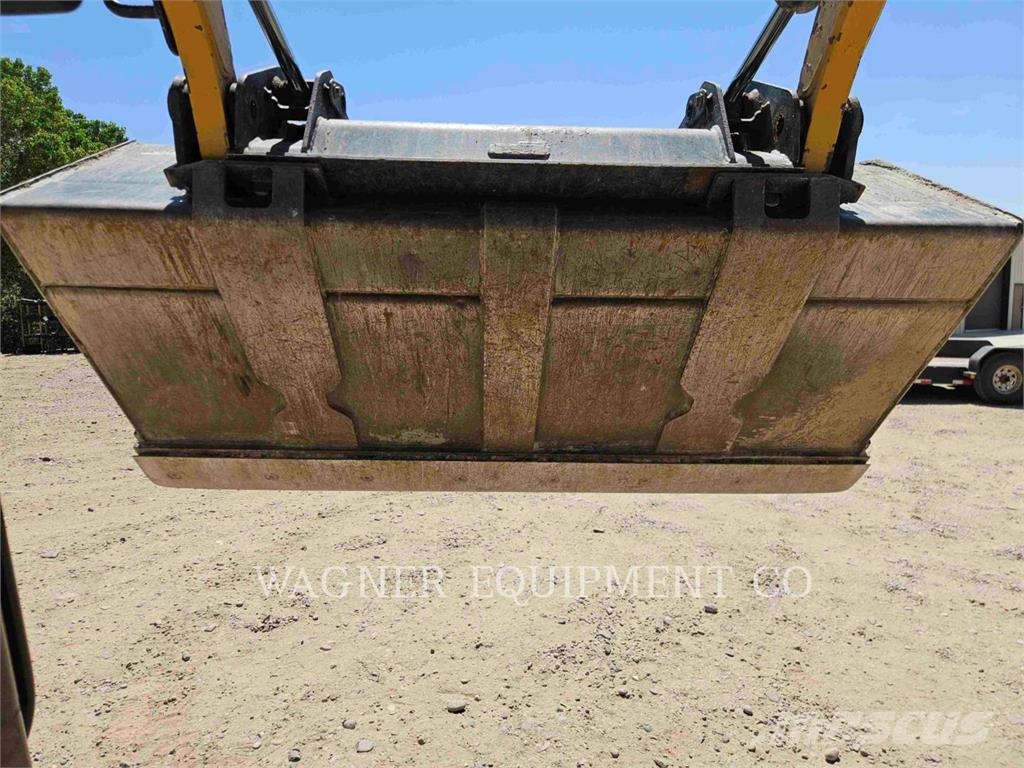 CAT 226B3 Skid steer mini nakladalci